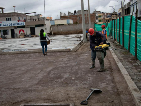 85% DE AVANCE EN LA CONSTRUCCIÓN DE LA NUEVA PLATAFORMA EN LA PLAZA DE LAS HIERBAS