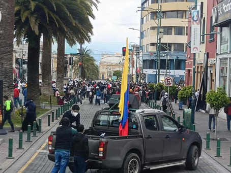 GREMIOS Y ASOCIACIONES REALIZAN UNA MARCHA PACÍFICA