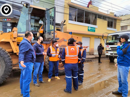 MAQUINARIA DEL MUNICIPIO DE RIOBAMBA BRINDA APOYO AL CANTÓN GUANO TRAS ALUVIÓN