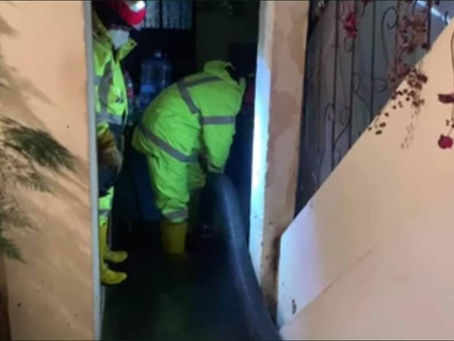 BOMBEROS RIOBAMBA ATENDIÓ EMERGENCIA POR FUERTES LLUVIAS EN LA CIUDAD