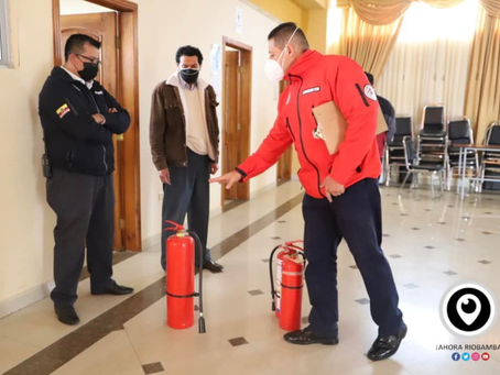 BOMBEROS RIOBAMBA REALIZAN VALIDACIÓN DE EXTINTORES