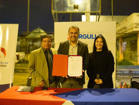 ALCALDE FIRMA CONTRATO DE REHABILITACIÓN DEL PARQUE EN EL BARRIO LOS PINOS