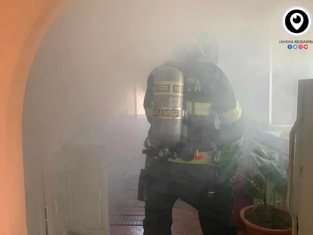 EL CUERPO DE BOMBEROS RIOBAMBA SOFOCÓ UN INCENDIO EN EL BARRIO SANTA FAZ