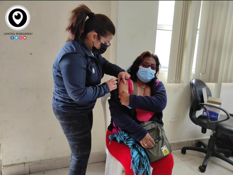 MÁS DE MIL PERSONAS DE PLAZAS, MERCADOS Y CENTRO COMERCIAL POPULAR FUERON INMUNIZADOS