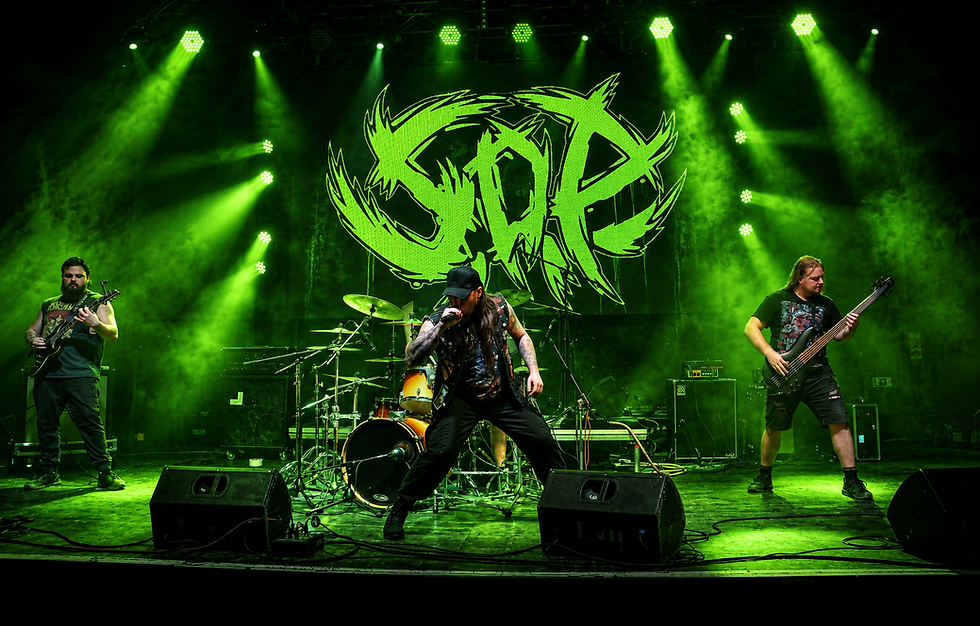 Neonově zelený metalový koncert SORE.png