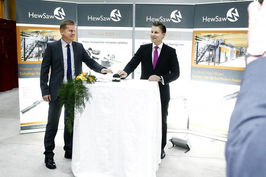 Häkkänen Veisto Oy:n uuden investoinnin avajaisisssa: PK-yritysten vientiponnisteluja tuettava