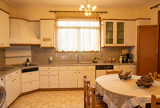 fully-equipped-kitchen