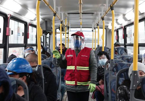 Sanción para quienes no usen protector facial en los transportes públicos