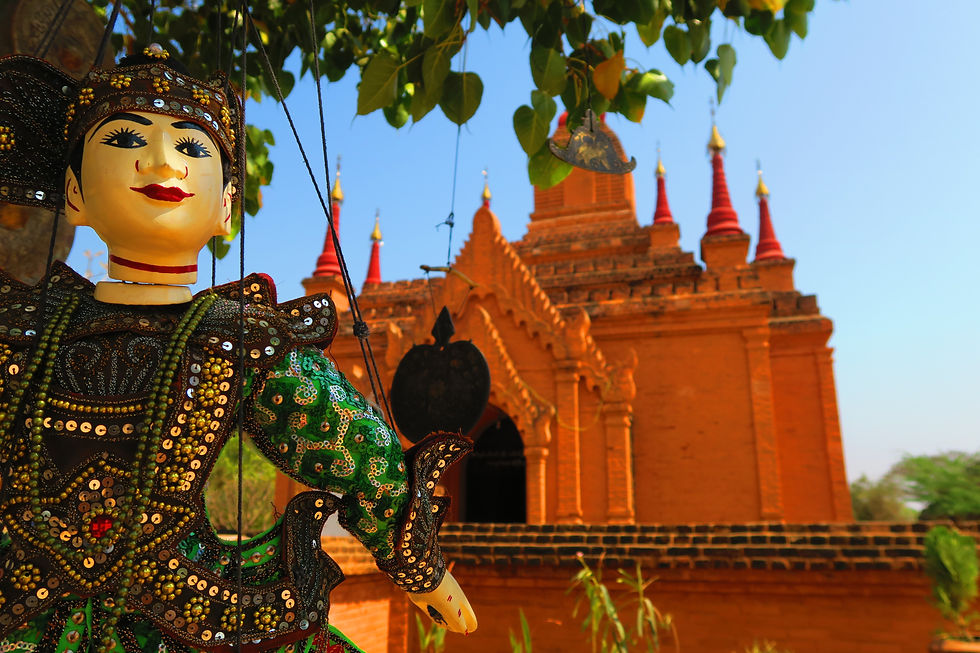 Exploring the temples / Explorando los templos