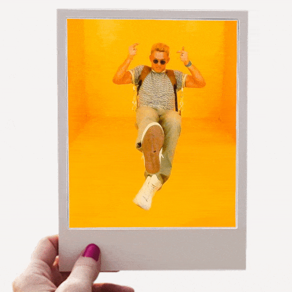 hand hold a photo 2_2.gif