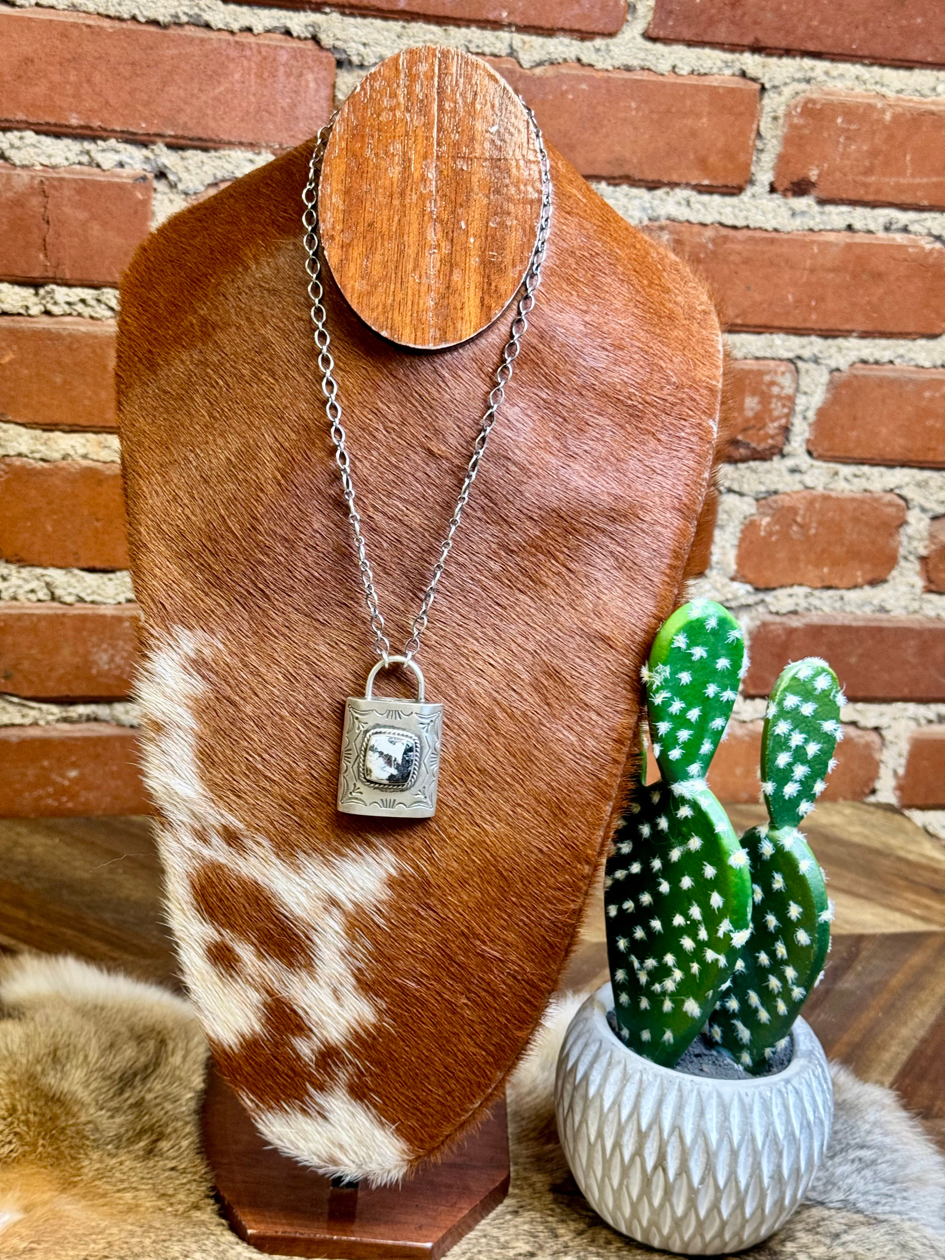 22.5” S/S White Buffalo Locket