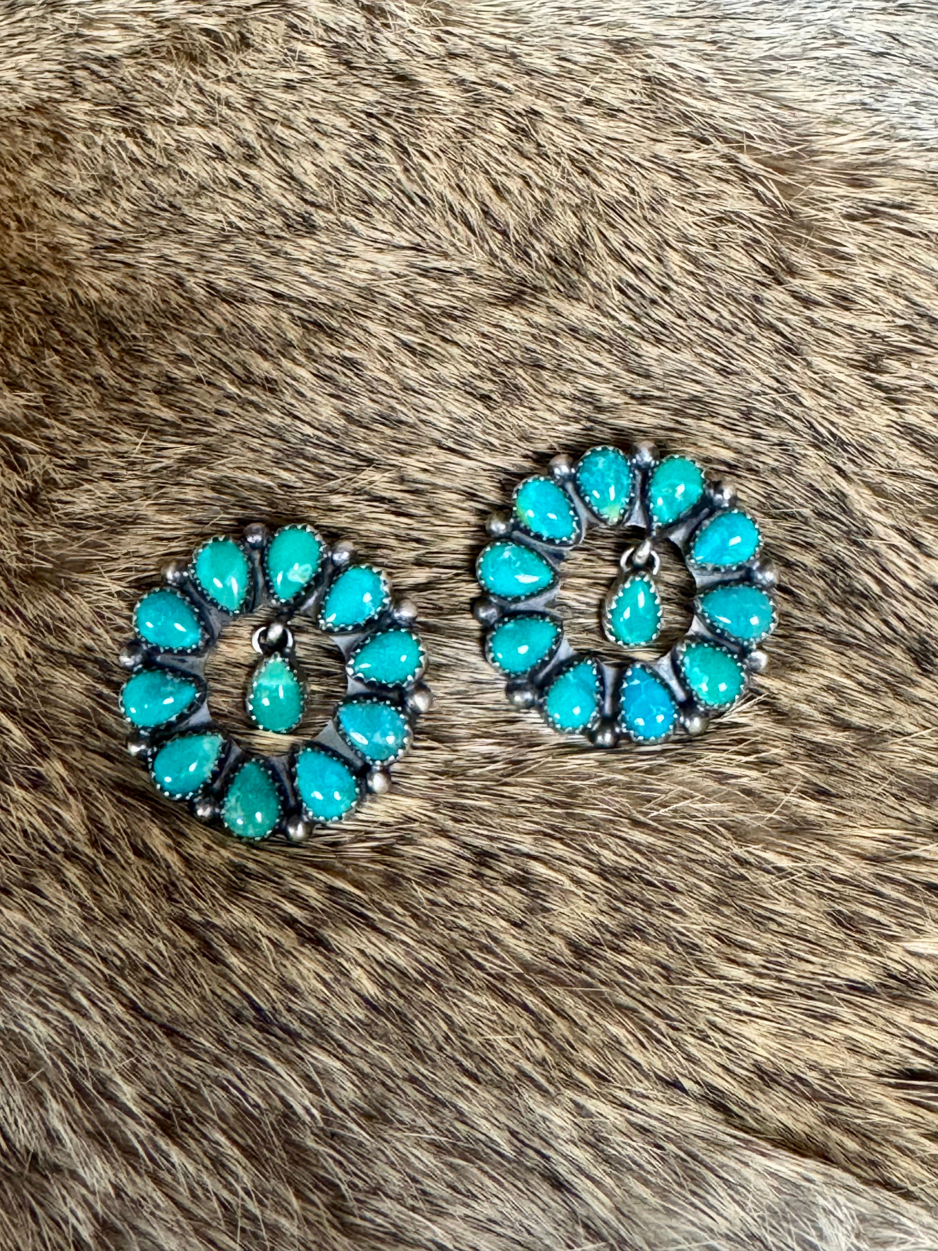 Turquoise Cluster Circle 