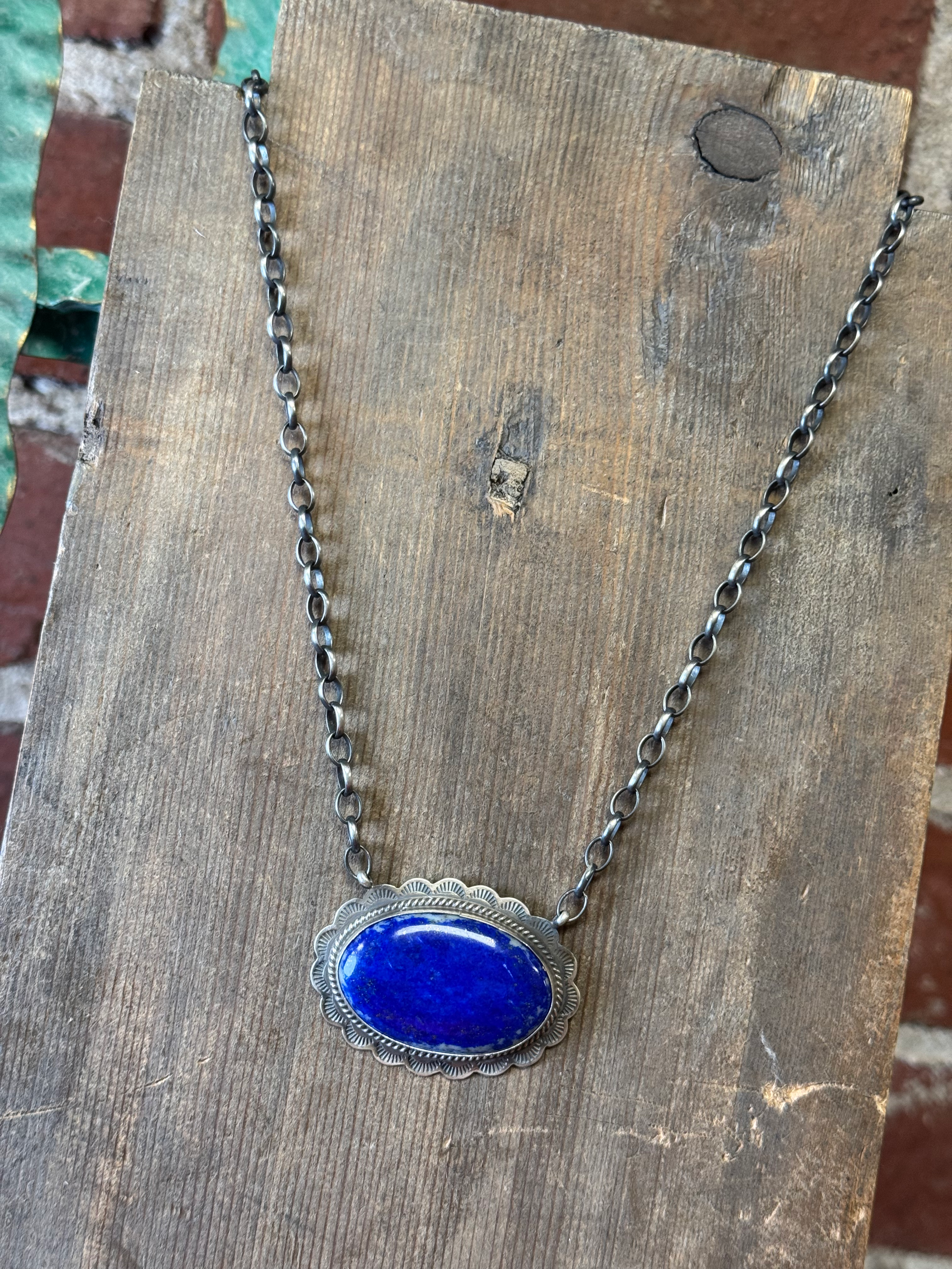 Necklace - 20” Scallop Oval Lapis 