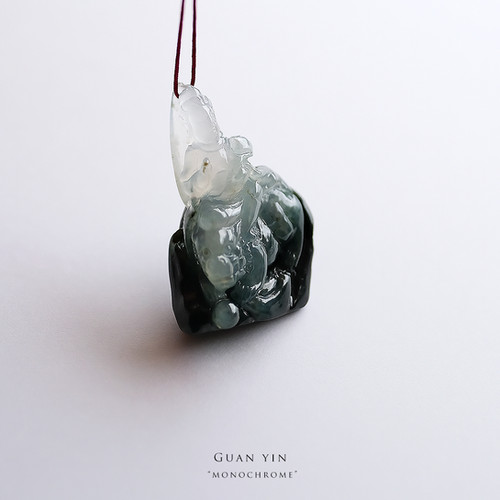 翡翠彫刻ペンダント 【GUAN YIN】94567 | 翡翠専門店 ジョイテック