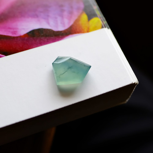 翡翠彫刻ルース 8.99ct【CRYSTAL LAKE】96557 | 翡翠専門店 ジョイテック