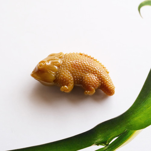 翡翠彫刻/置物【YELLOW JADE SAURUS】97461 | 翡翠専門店 ジョイテック