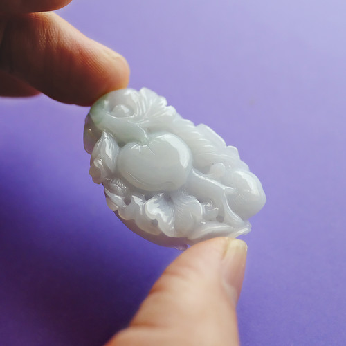 翡翠彫刻『花鳥』98705 | 翡翠専門店 ジョイテック