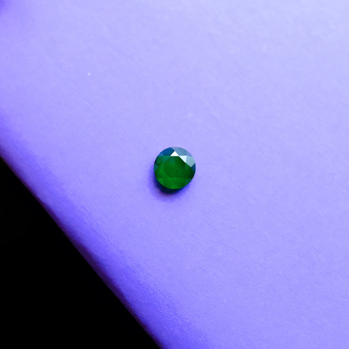 翡翠彫刻ルース【BROOK】0.59ct 97323 | 翡翠専門店 ジョイテック