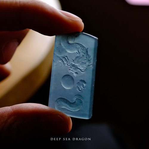 翡翠彫刻 【DEEP SEA DRAGON】95922 | 翡翠専門店 ジョイテック