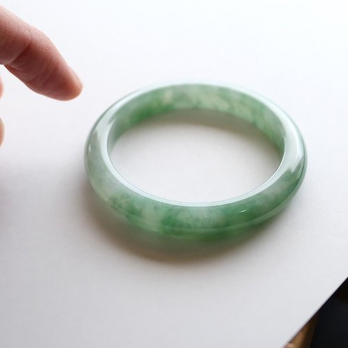翡翠バングル 53.3mm『WAKAKUSA』98716 | 翡翠専門店 ジョイテック