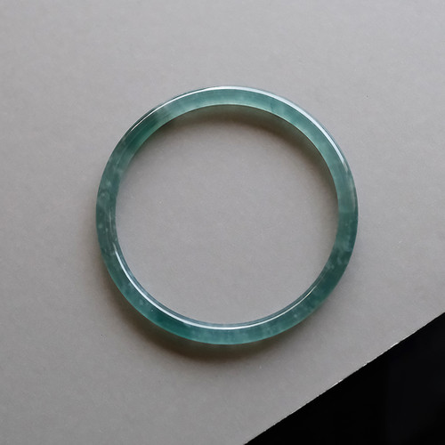 稀少翡翠円型ハングル 翡翠バングル 54.5mm『UMI IRO』 98978 | 翡翠専門店 ジョイテック