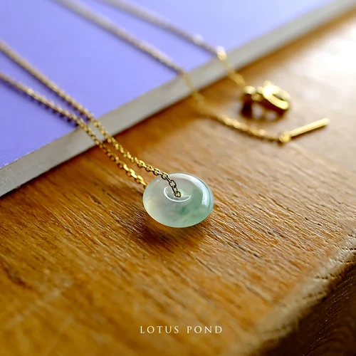 翡翠玉璧【LOTUS POND】97979 | 翡翠専門店 ジョイテック