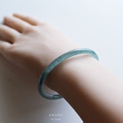 翡翠バングル 54.5mm『UMI IRO』 98978 | 翡翠専門店 ジョイテック
