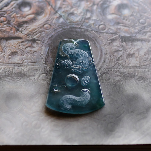 翡翠彫刻【DEEP BLUE DRAGON】96323 | 翡翠専門店 ジョイテック