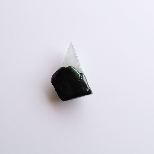 翡翠彫刻ペンダント 【GUAN YIN】94567 | 翡翠専門店 ジョイテック