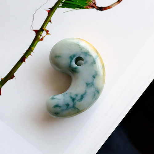 翡翠勾玉『SHINONOME』mg-1257 | 翡翠専門店 ジョイテック