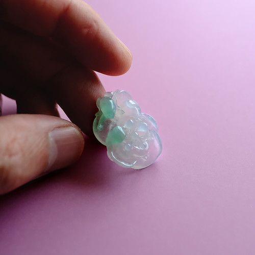 翡翠彫刻 『透翠蓮花』94321 | 翡翠専門店 ジョイテック