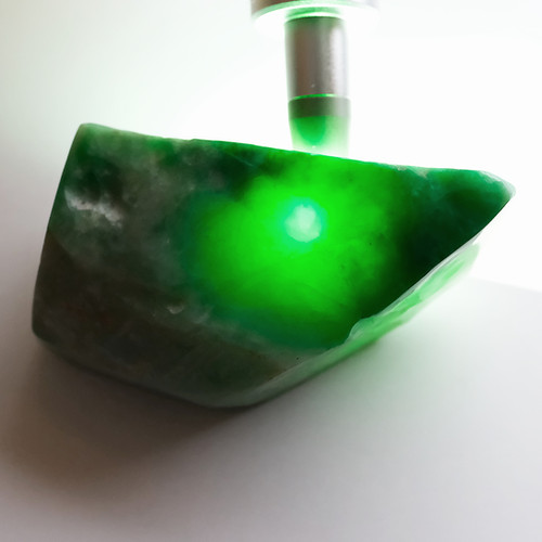 翡翠置物『HAKUBA』A95565 | 翡翠専門店 ジョイテック