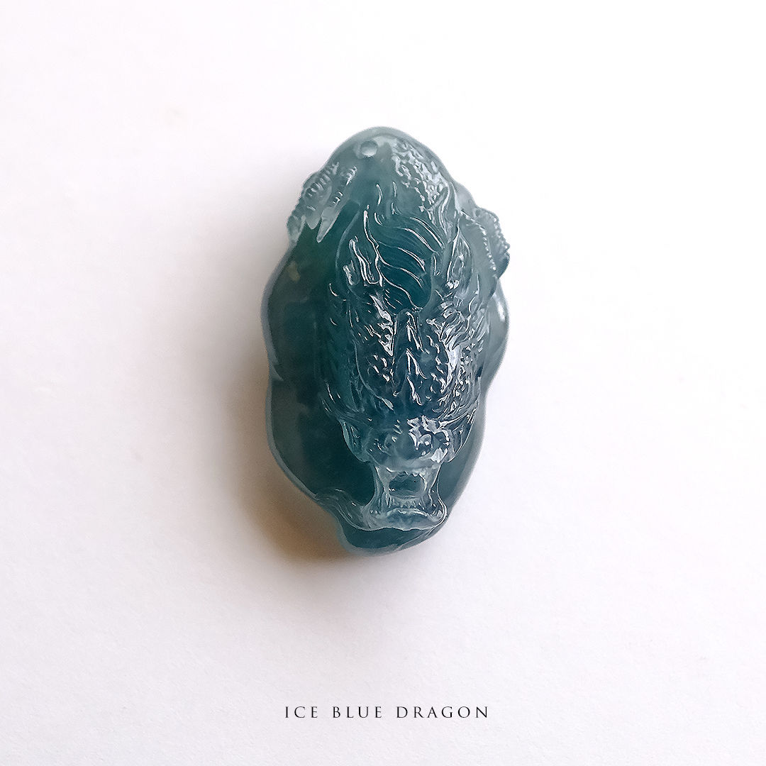 翡翠彫刻 グアテマラ産【ICE BLUE DRAGON】95346