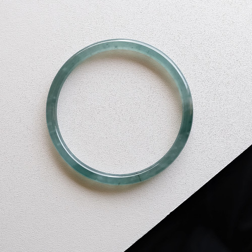 翡翠バングル 54.5mm『UMI IRO』 98978 | 翡翠専門店 ジョイテック
