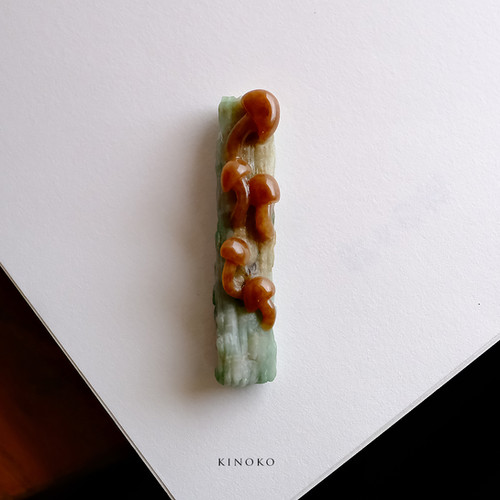 翡翠のきのこ彫刻置物 翡翠彫刻『KINOKO』98755 | 翡翠専門店 ジョイテック