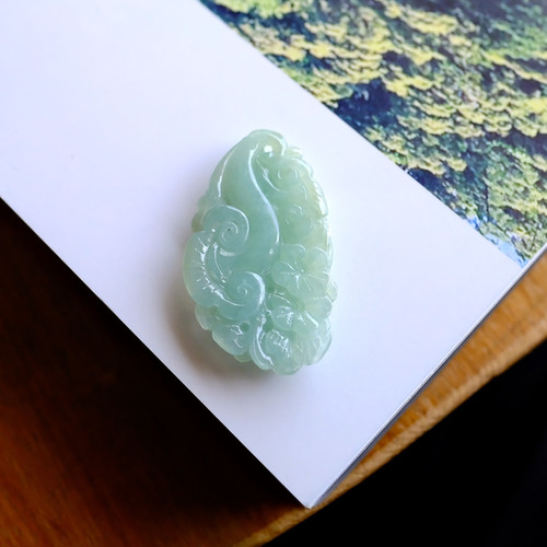 翡翠彫刻【LIGHT GREEN PHOENIX】99377 | 翡翠専門店 ジョイテック