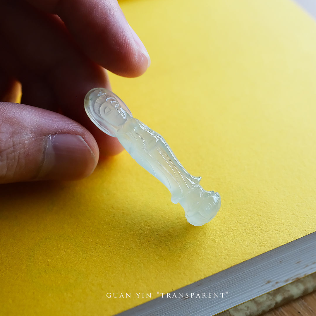 翡翠彫刻ペンダント　【GUAN YIN TRANSPARENT】95185