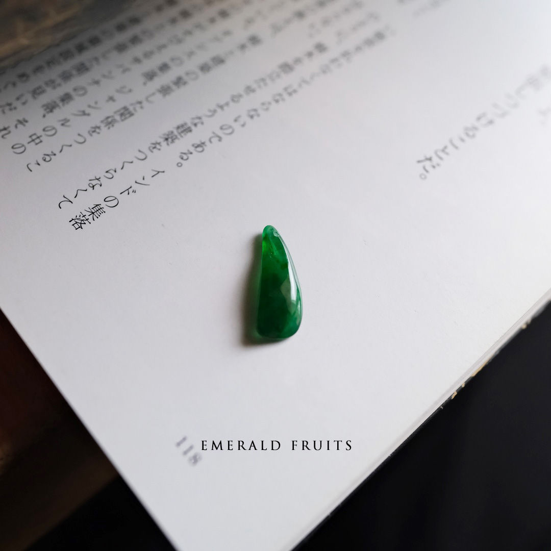 翡翠彫刻【EMERALD FRUITS】99594