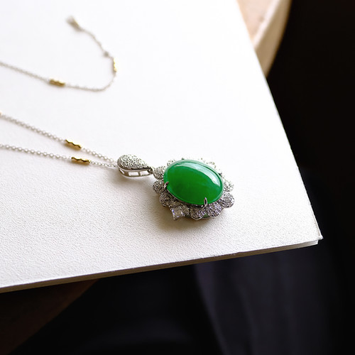 天然ヒスイ　ペンダント　翡翠　ネックレストップ　アクセサリー　ジュエリー 翡翠ペンダントトップ『KANADE』98523/No.902 | 翡翠専門店 ジョイテック