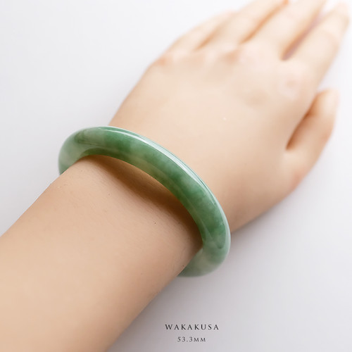 翡翠バングル 53.3mm『WAKAKUSA』98716 | 翡翠専門店 ジョイテック
