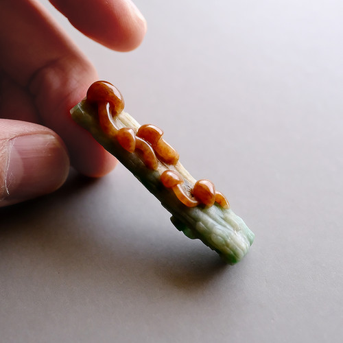 翡翠彫刻『KINOKO』98755 | 翡翠専門店 ジョイテック