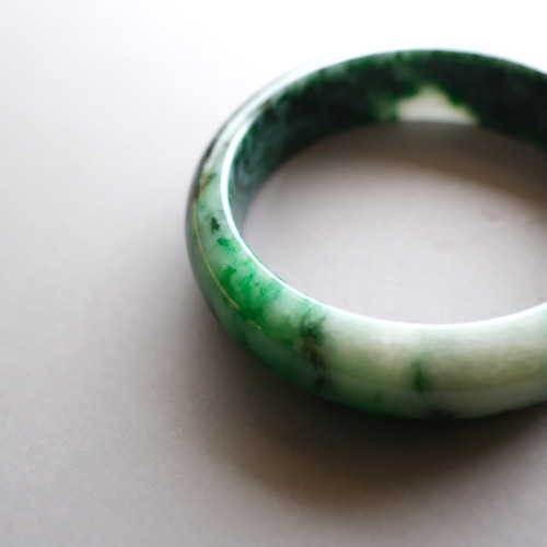 翡翠バングル 57.1mm『MORI NO SHIZUKU』99413 | 翡翠専門店 ジョイテック