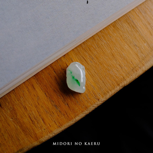 翡翠彫刻/置物【MIDORI NO KAERU】99563 | 翡翠専門店 ジョイテック