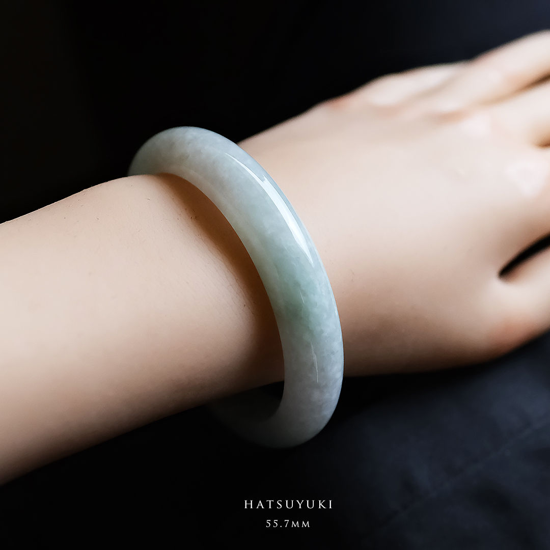 翡翠バングル  55.7mm『HATSUYUKI』 98539