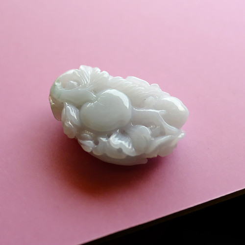 翡翠製 鳥と花の彫刻 約30cm 翡翠彫刻『花鳥』98705 | 翡翠専門