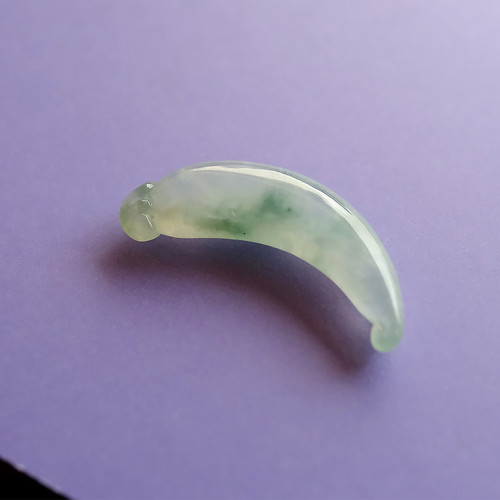 翡翠彫刻【TSUKIKAGE】97585 | 翡翠専門店 ジョイテック