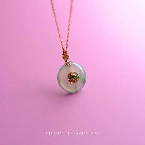 翡翠の翡翠ペンダント直径約6cm 翡翠ペンダント 【ETERNAL EMERALD LAKE】94516 | 翡翠専門店 ジョイテック