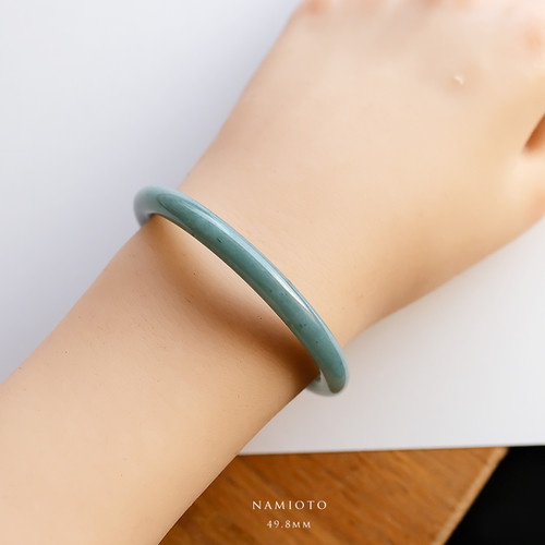 翡翠バングル 49.8mm『NAMIOTO』 98709 | 翡翠専門店 ジョイテック