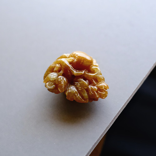 翡翠彫刻『FLOWER & PEACH』98749 | 翡翠専門店 ジョイテック