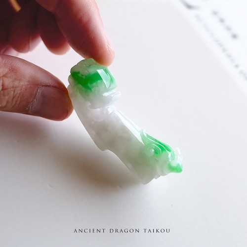 翡翠彫刻【ANCIENT DRAGON TAIKOU】98186 | 翡翠専門店 ジョイテック
